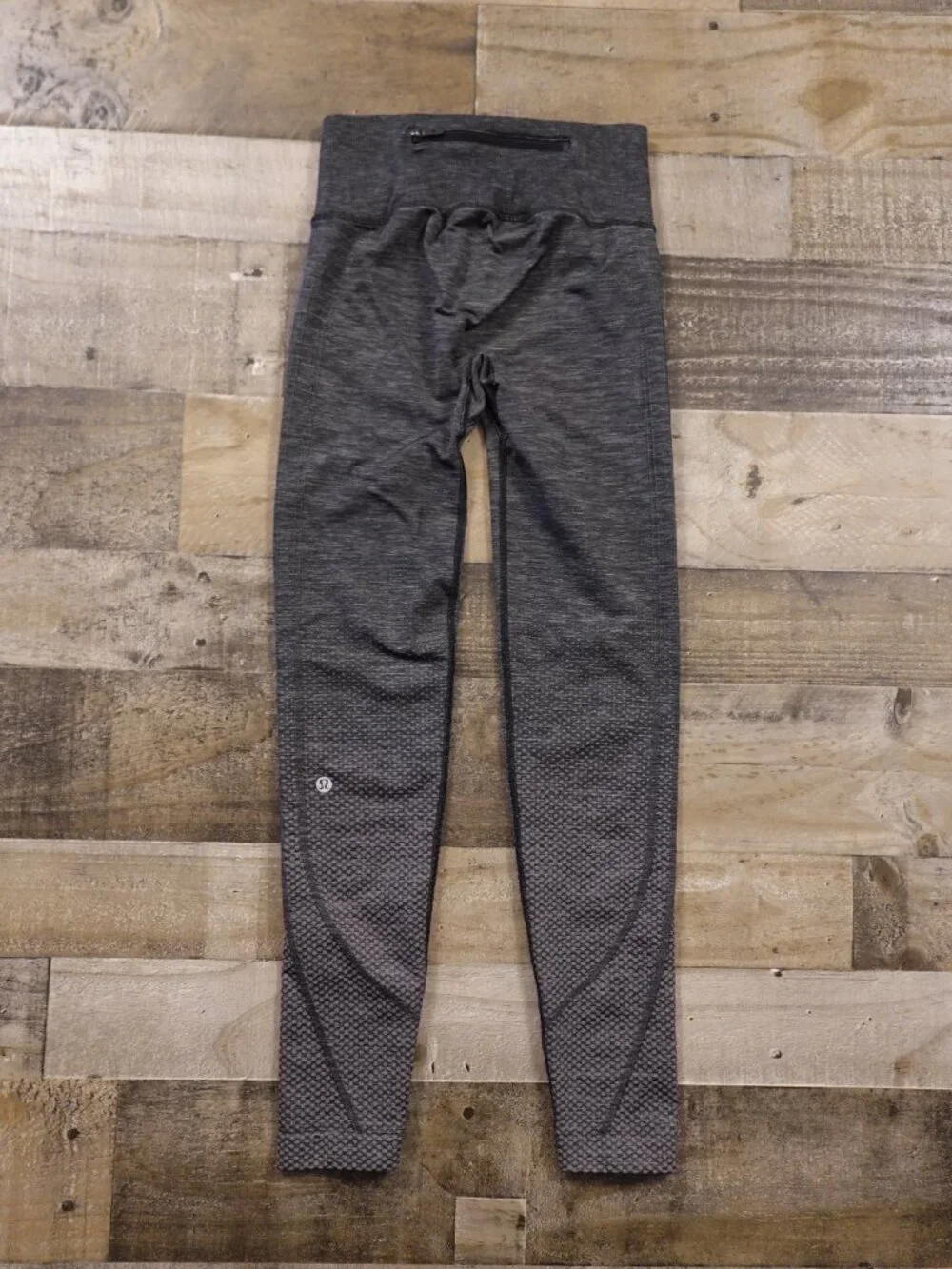 Lululemon Textured Leggings‎ Women’s Size 4 Gray Mid Rise Athletic 27